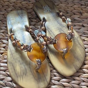 385 Fifth Flip flops Sz 6